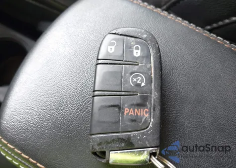 2018 Jeep Compass Latitude 4X4 z USA, uszkodzony, nr VIN 3C4NJDBB4JT457018